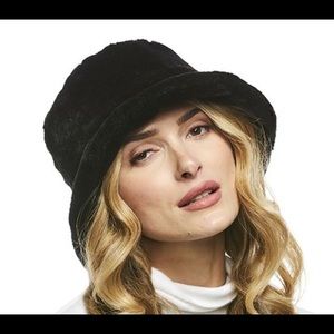 Black faux fur Bucket Hat